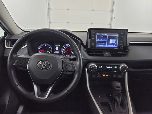 Used 2022 Toyota RAV4 XLE w/ Convenience Package FWD image 11