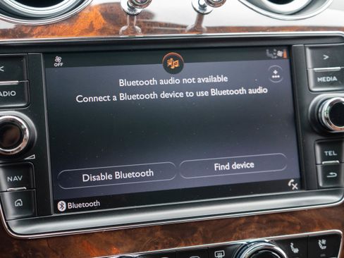 Used 2017 Bentley Bentayga image 21