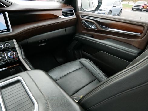 Used 2021 GMC Yukon XL Denali image 15
