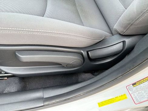Used 2016 Hyundai Elantra SE FWD image 16