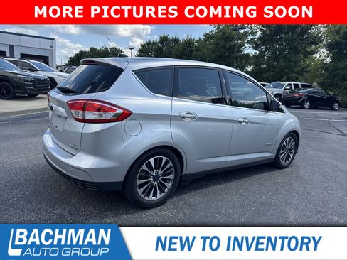 Used 2017 Ford C-MAX Titanium w/ Equipment Group 301A FWD image 3