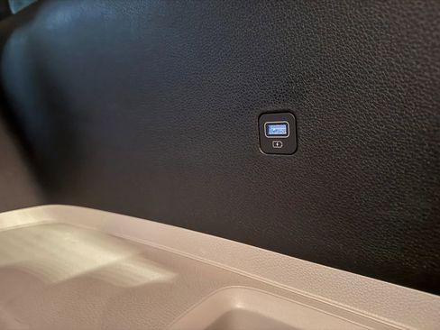 Used 2022 Kia Carnival EX FWD image 32