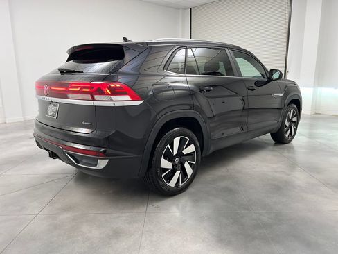 Used 2024 Volkswagen Atlas Cross Sport SE AWD/4WD image 9