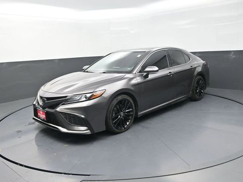 Used 2022 Toyota Camry XSE AWD/4WD image 3