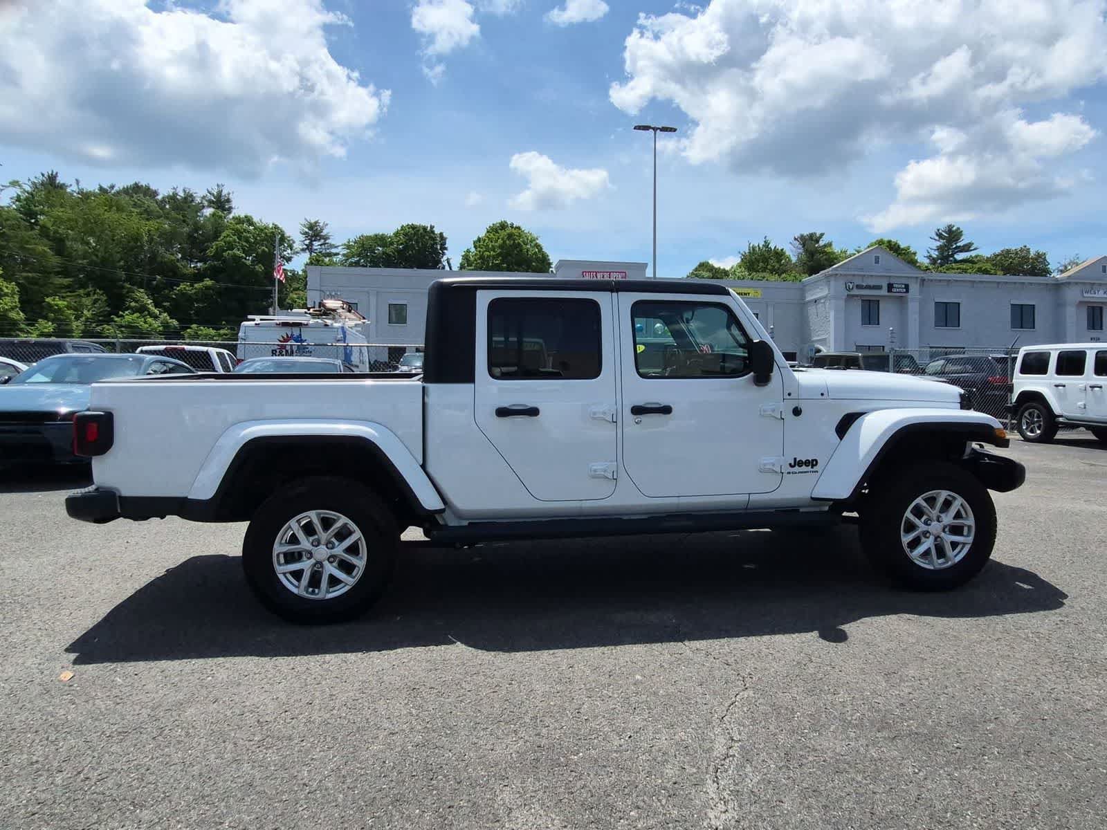 Used 2023 Jeep Gladiator Sport AWD/4WD image 9