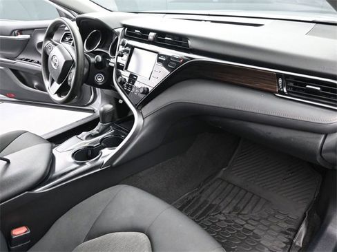 Used 2020 Toyota Camry LE image 17