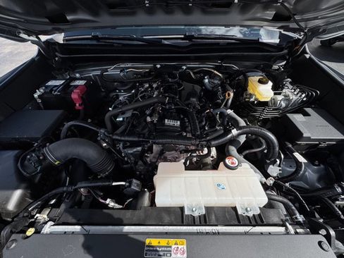 Certified 2025 Toyota Tacoma SR5 AWD/4WD image 33