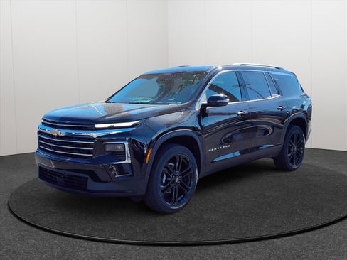 New 2026 Chevrolet Traverse LT w/ LPO, Floor Liner Package FWD image 3