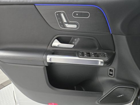 Used 2025 Mercedes-Benz GLB 250 image 21