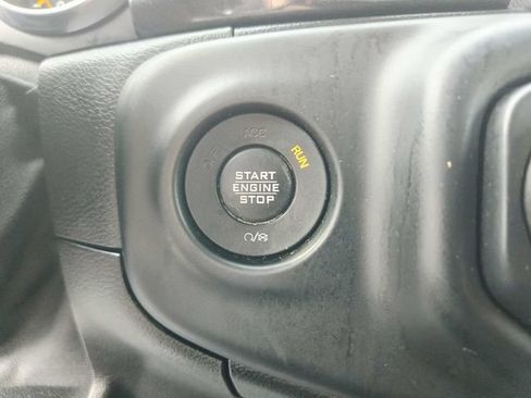 Used 2020 Jeep Wrangler Unlimited Sahara AWD/4WD image 31
