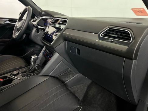 Used 2023 Volkswagen Tiguan SE R-Line image 29