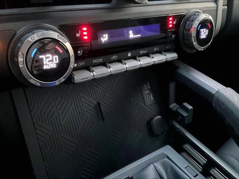 Used 2024 Toyota Tacoma TRD Off-Road image 32