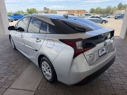 Used 2022 Toyota Prius LE FWD image 3