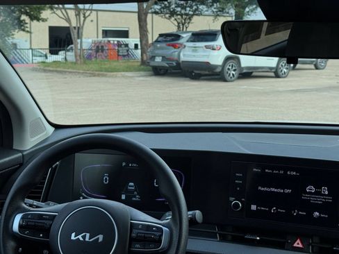 Used 2025 Kia Sportage LX FWD image 34