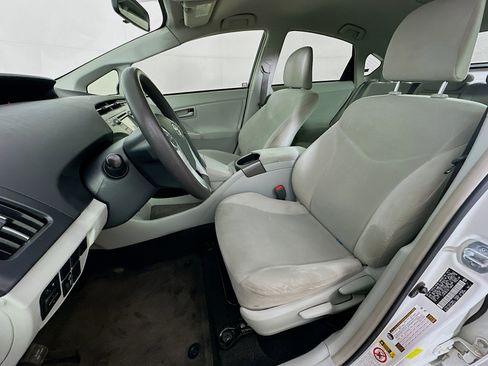 Used 2014 Toyota Prius Three w/ Preferred Accessory Package FWD image 13