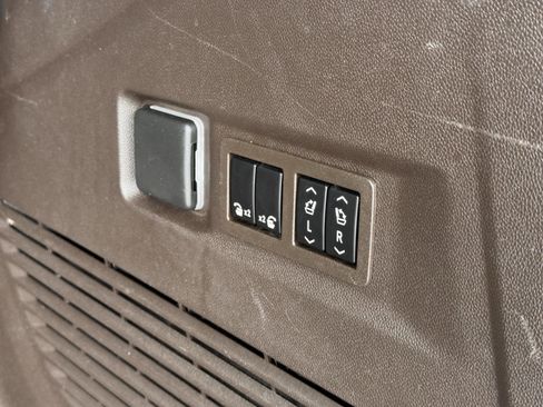 Used 2022 GMC Yukon Denali image 30