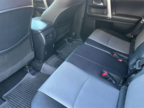 Used 2017 Toyota 4Runner SR5 Premium image 15