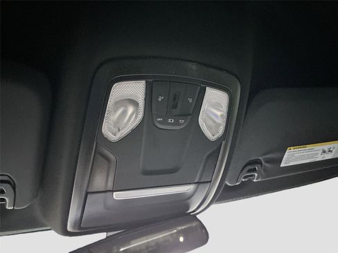 Used 2022 RAM 2500 Tradesman w/ Chrome Appearance Group image 23