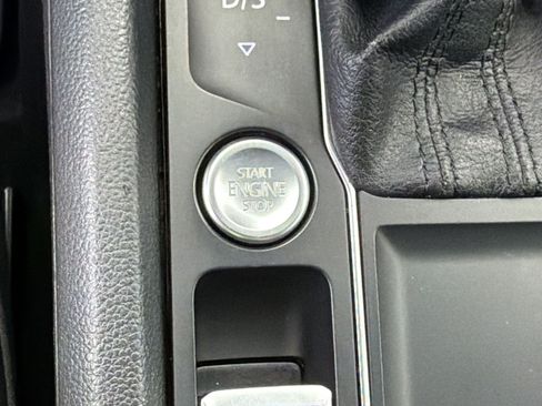 Used 2018 Volkswagen Atlas SEL FWD image 16