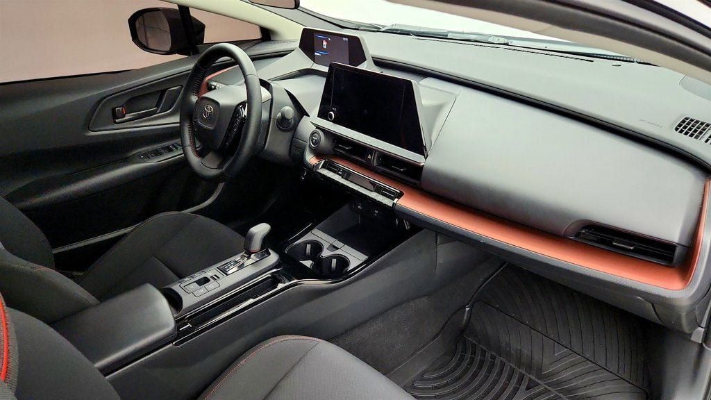 Used 2024 Toyota Prius Prime FWD image 25