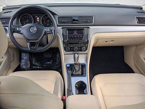 Used 2019 Volkswagen Passat 2.0T Wolfsburg w/ Wheels & Sunroof Package image 18