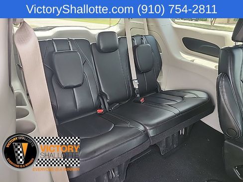 Certified 2023 Chrysler Pacifica Touring-L FWD image 42