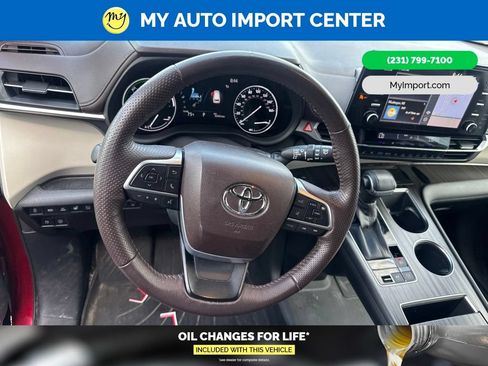 Used 2021 Toyota Sienna Platinum AWD/4WD image 9
