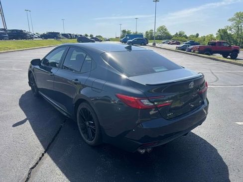 Used 2025 Toyota Camry SE w/ Convenience Package FWD image 5