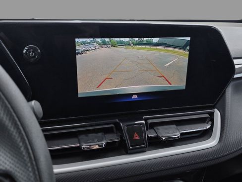 Used 2025 Chevrolet TrailBlazer LT FWD image 18