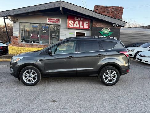 Used 2018 Ford Escape SE image 3