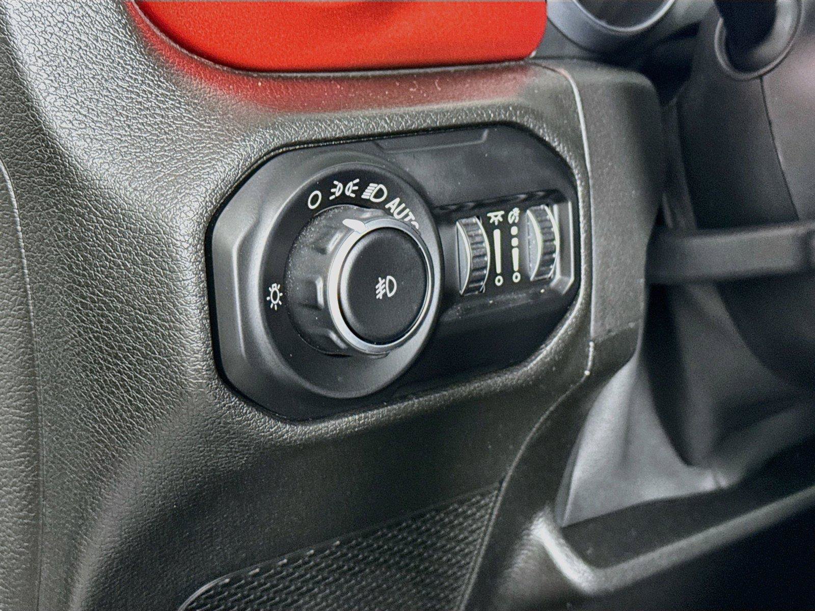 Used 2018 Jeep Wrangler Unlimited Rubicon w/ Dual Top Group AWD/4WD image 15