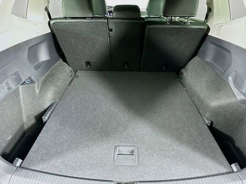 Used 2024 Volkswagen Tiguan SE image 33