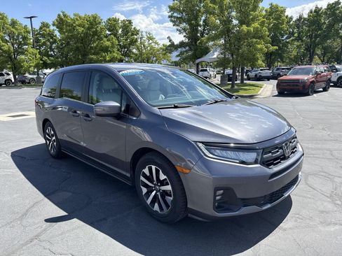 Certified 2025 Honda Odyssey EX-L image 4