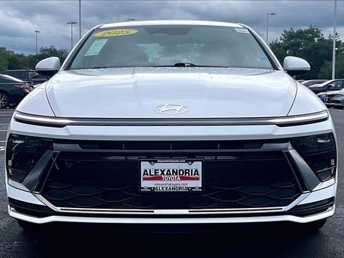 Used 2025 Hyundai Sonata SEL FWD image 3
