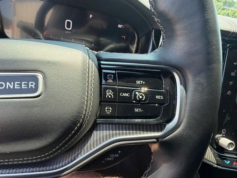 Used 2022 Jeep Grand Wagoneer Series II AWD/4WD image 22