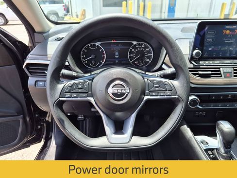 Used 2025 Nissan Altima 2.5 SV FWD image 32