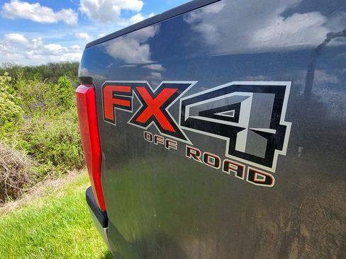 Used 2018 Ford F250 XLT w/ XLT Value Package image 11