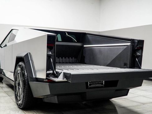 Used 2025 Tesla Cybertruck AWD Crew Cab image 18