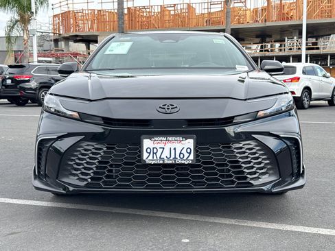 Used 2025 Toyota Camry SE FWD image 5