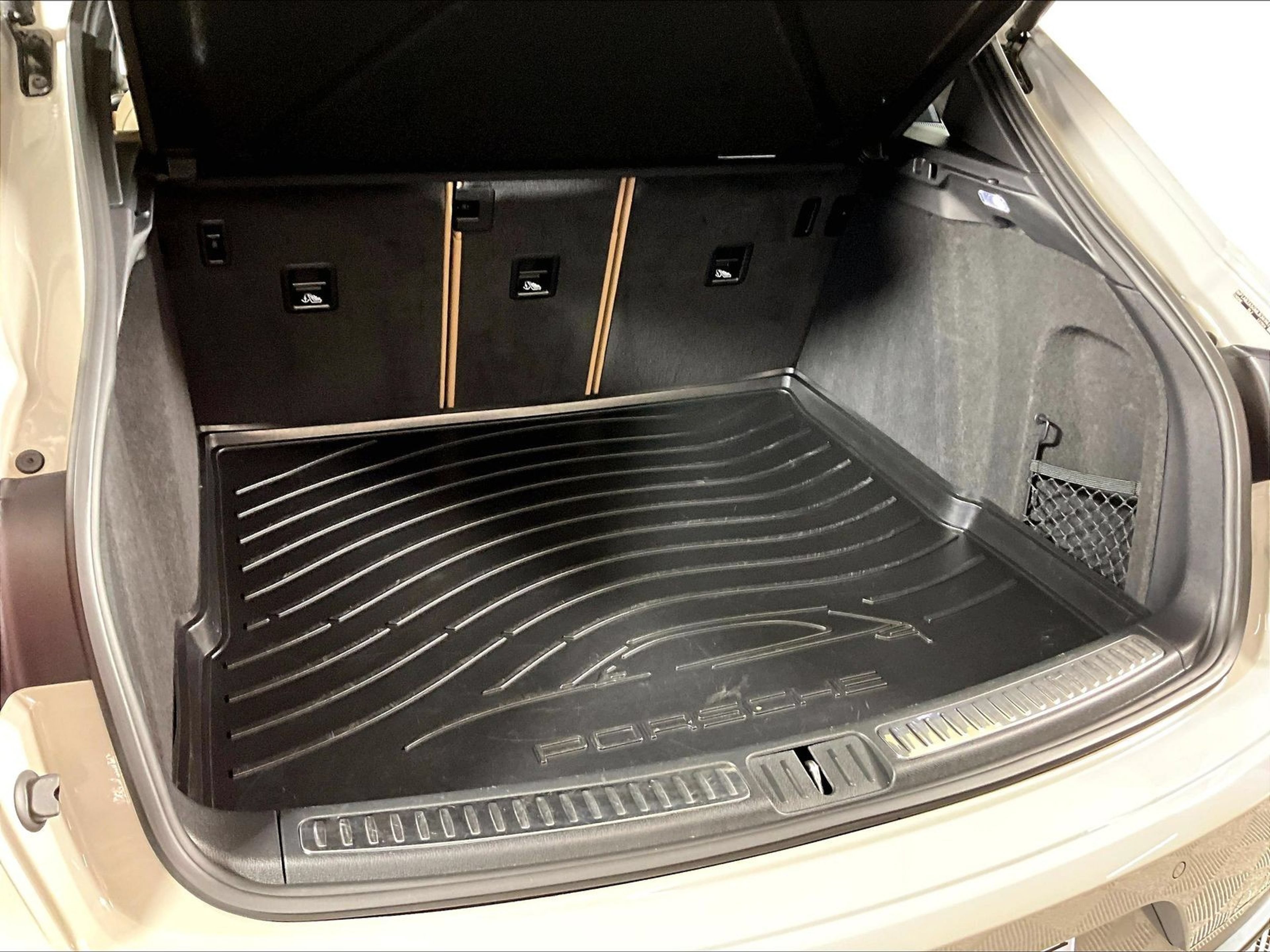 Certified 2021 Porsche Macan S AWD/4WD image 24