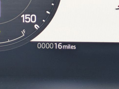 New 2026 Land Rover Defender 110 X-Dynamic SE image 11