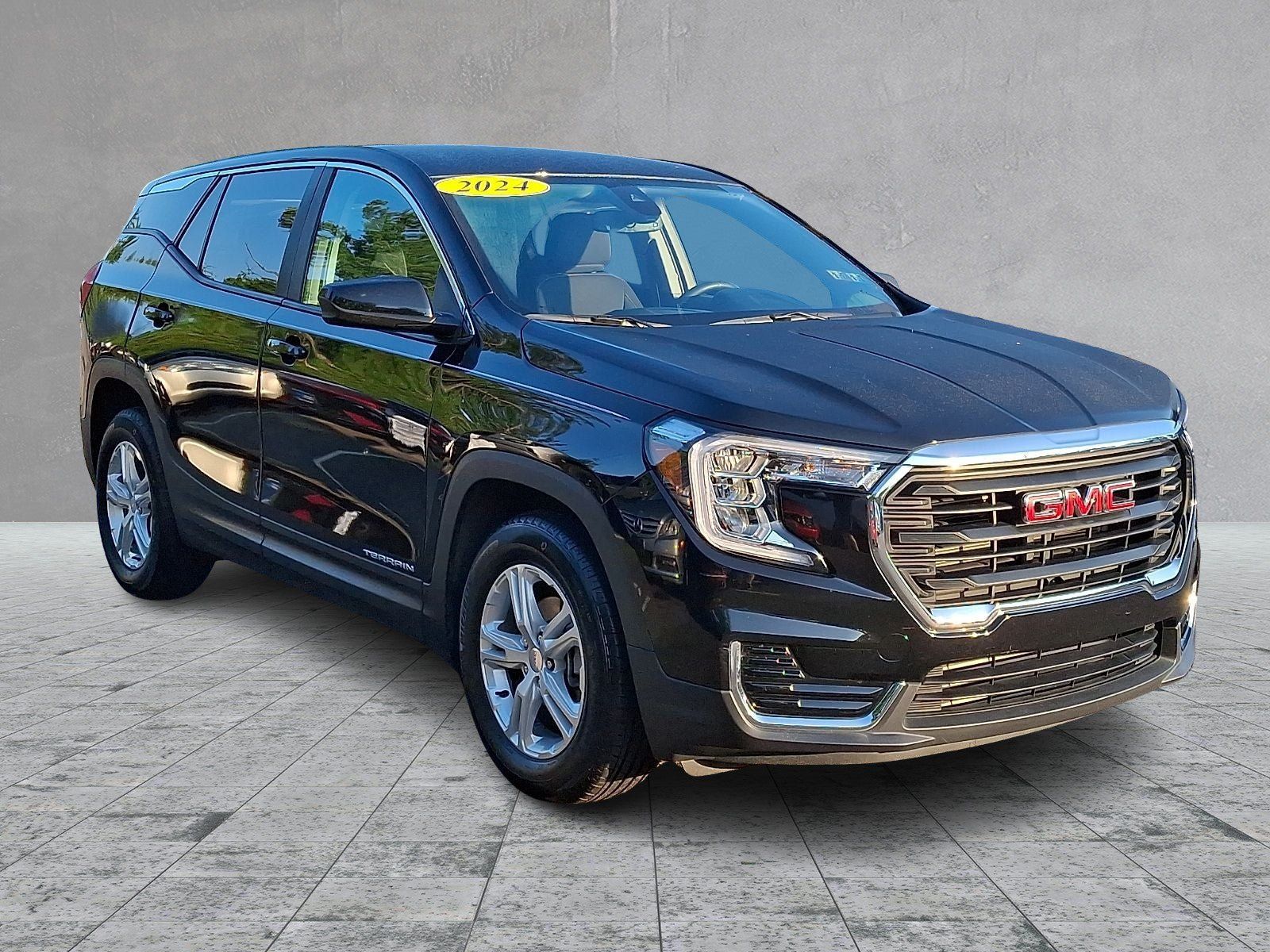 Certified 2024 GMC Terrain SLE FWD image 3