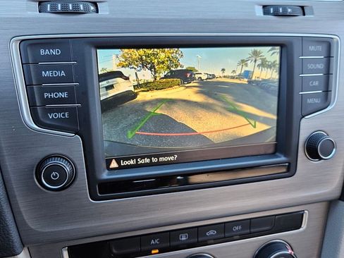 Used 2016 Volkswagen Golf S image 29