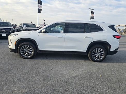 Used 2025 Buick Enclave Preferred w/ Power Package image 8