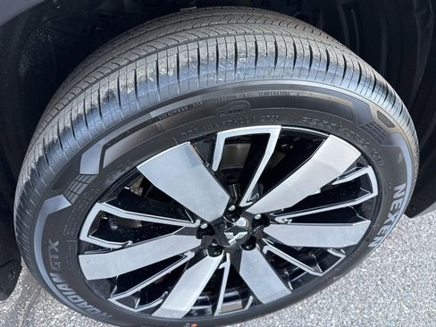 New 2026 Mitsubishi Outlander SE image 13