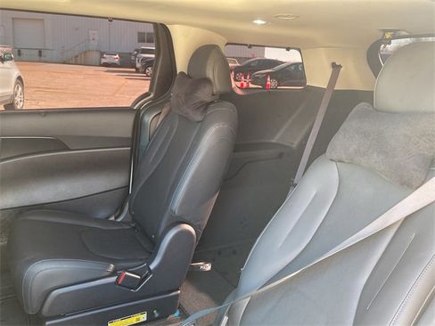 Used 2025 Kia Carnival SX w/ SX Dark Edition Package image 14