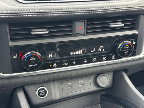 Used 2023 Nissan Rogue SV w/ SV Premium B Package image 12