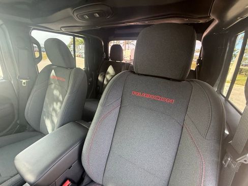 Certified 2025 Jeep Gladiator Rubicon w/ Safety Group image 24
