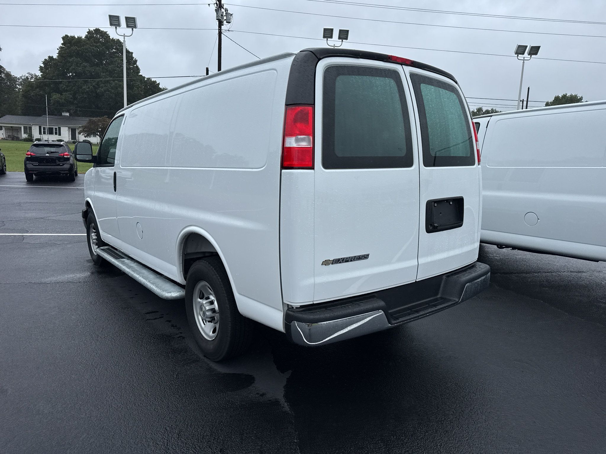 Used 2025 Chevrolet Express 2500 w/ Driver Convenience Package RWD image 4