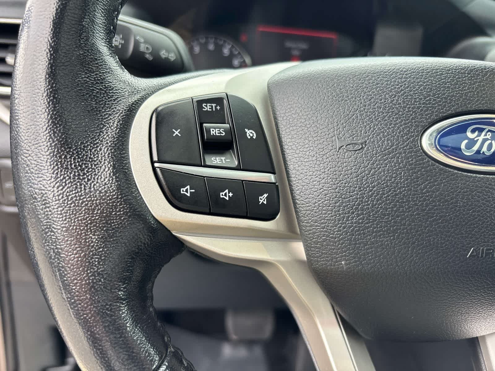 Used 2021 Ford Explorer XLT w/ Equipment Group 202A AWD/4WD image 25